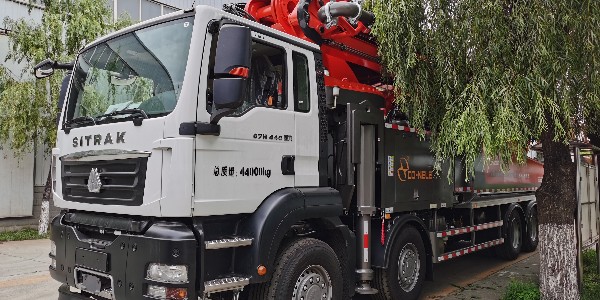 在施工過(guò)程中對(duì)泵送設(shè)備和管路進(jìn)行觀察