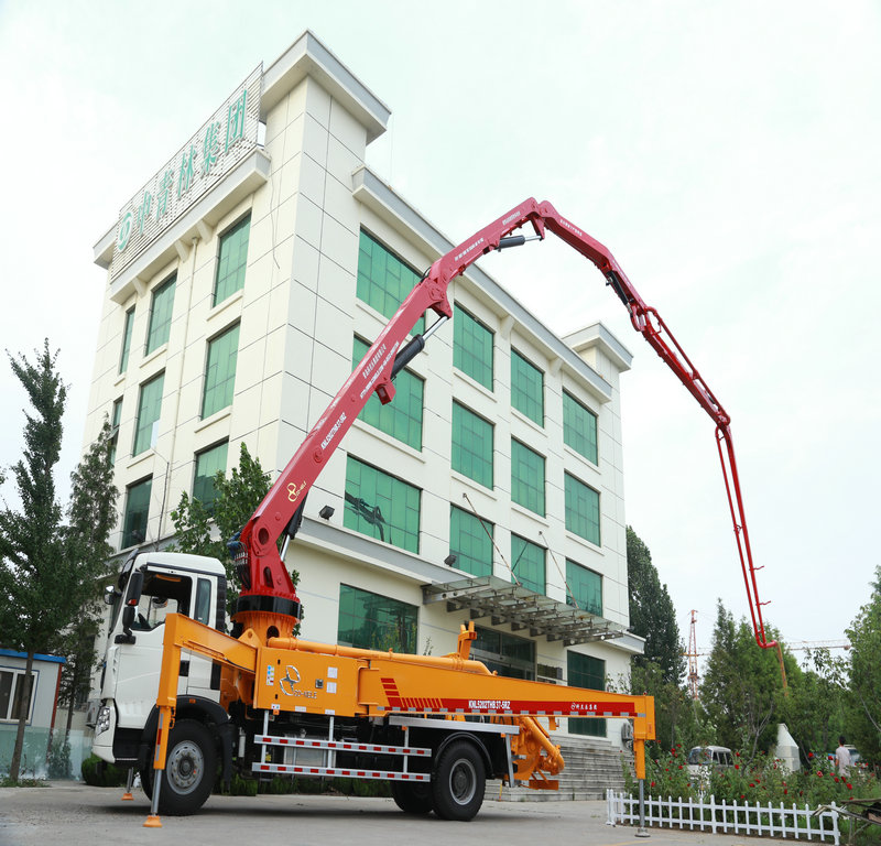 小型混凝土泵車，天泵，小型泵車，混凝土泵車